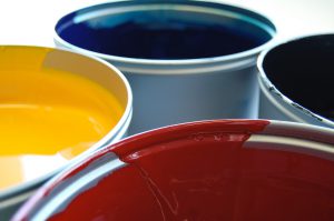 Przegląd farb dekoracyjnych dostępnych na rynku